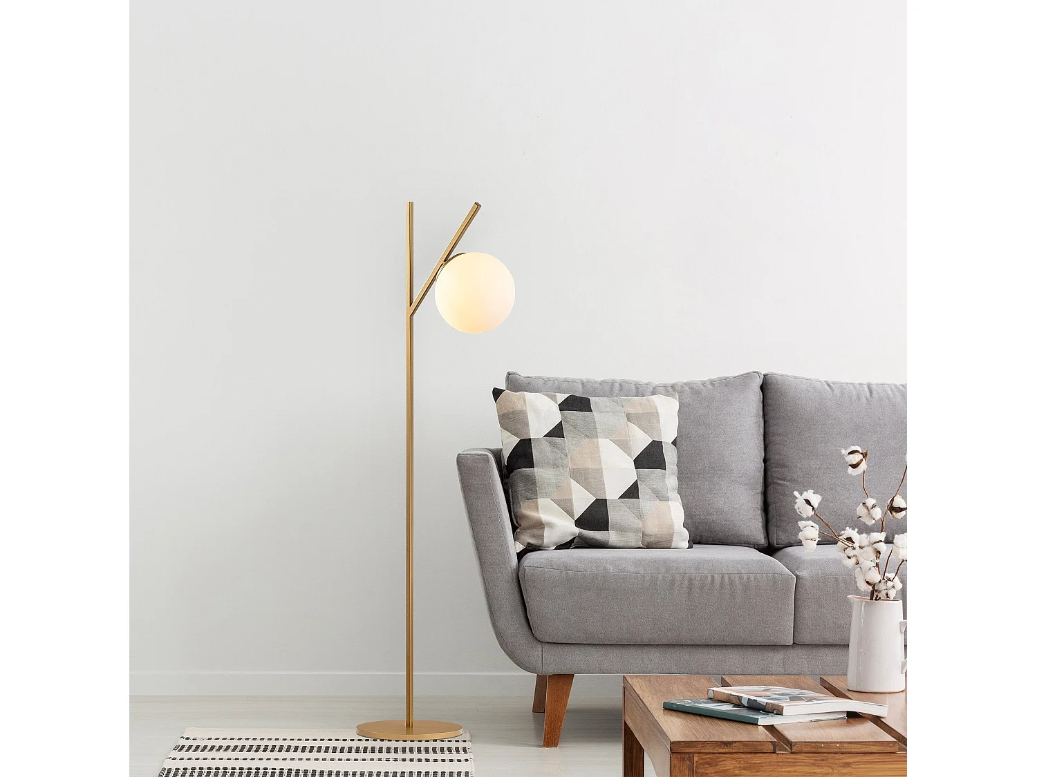 Candeeiro de Pé Elegante - Design Sofisticado e Funcional