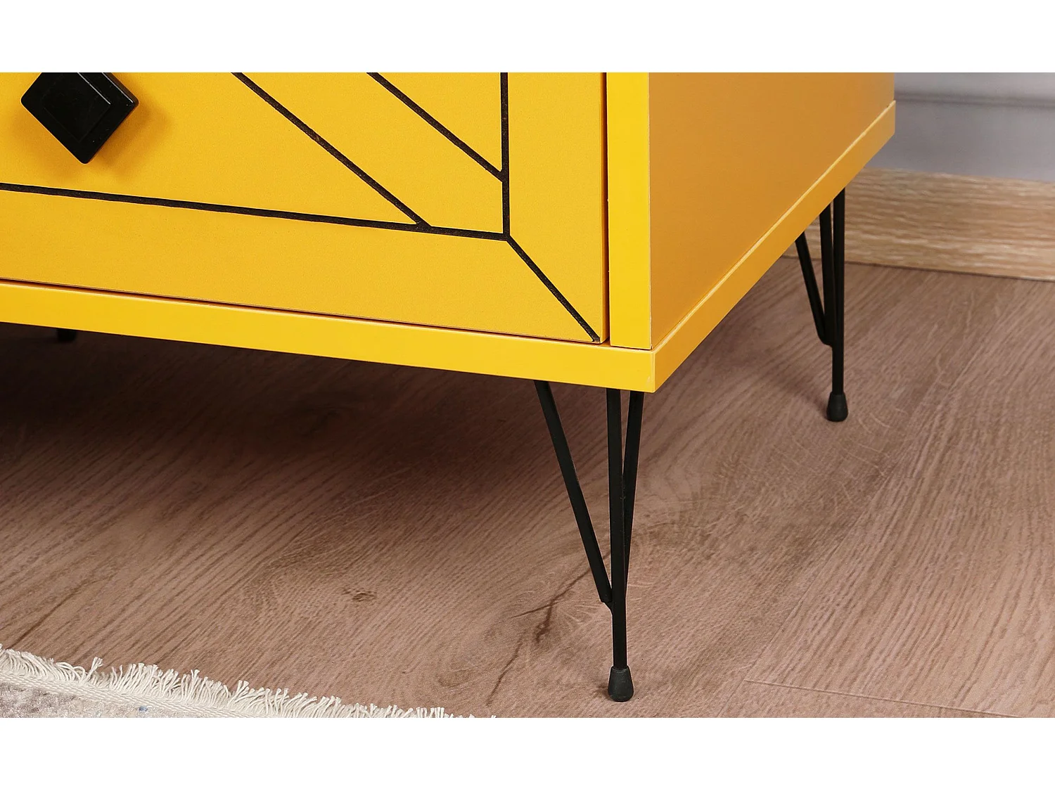 Mesa de Cabeceira Luna Amarelo Vibrante – Estilo Moderno e Funcionalidade (50 x 55 x 40 cm)