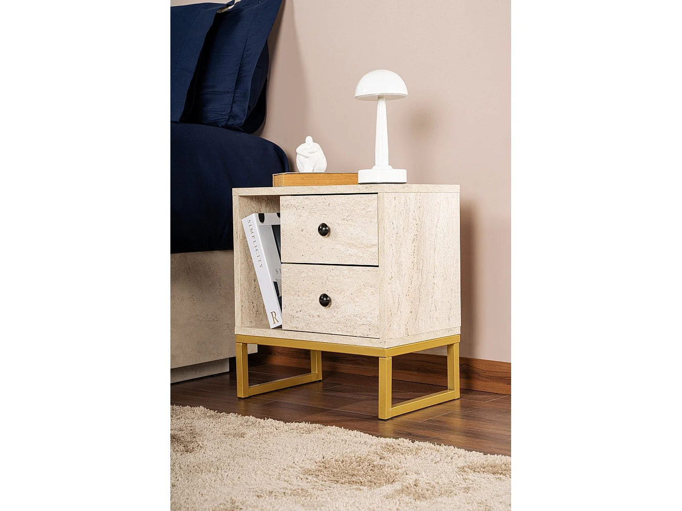 Mesa de Cabeceira Luxuosa 'Glimmer' em Travertino e Dourado - Design Sofisticado para o Seu Quarto