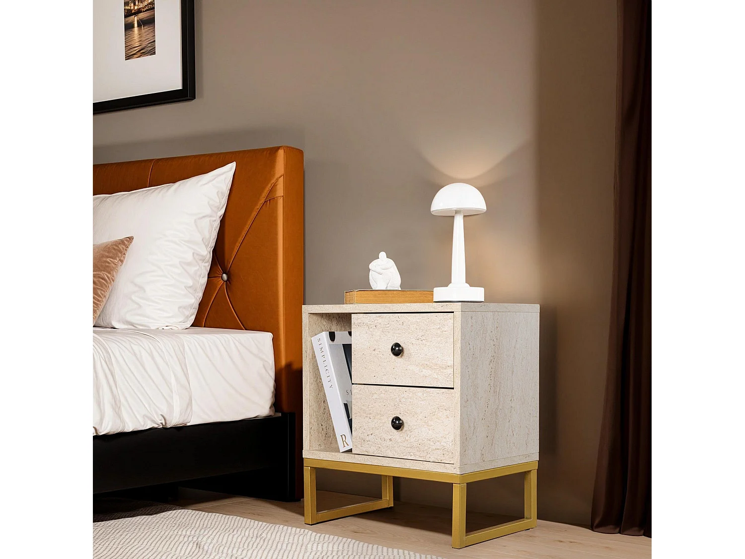 Mesa de Cabeceira Luxuosa 'Glimmer' em Travertino e Dourado - Design Sofisticado para o Seu Quarto