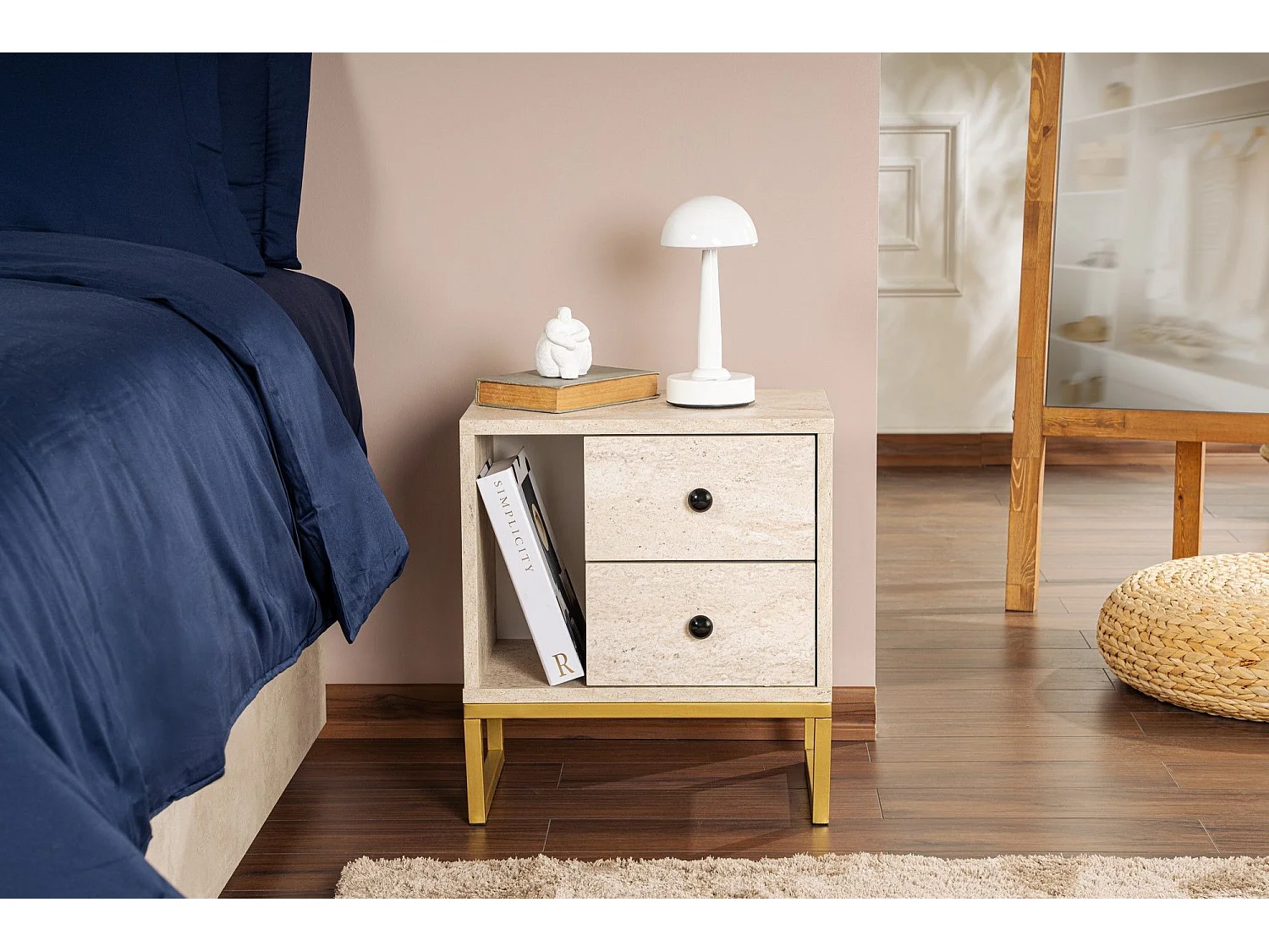 Mesa de Cabeceira Luxuosa 'Glimmer' em Travertino e Dourado - Design Sofisticado para o Seu Quarto