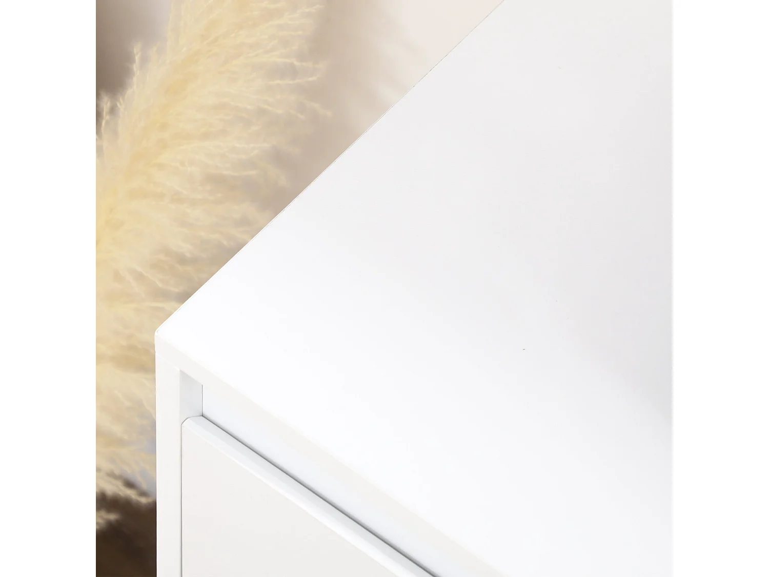 Aparador de Cozinha Moderno HOMCOM com 3 Portas e Prateleiras Ajustáveis em Branco