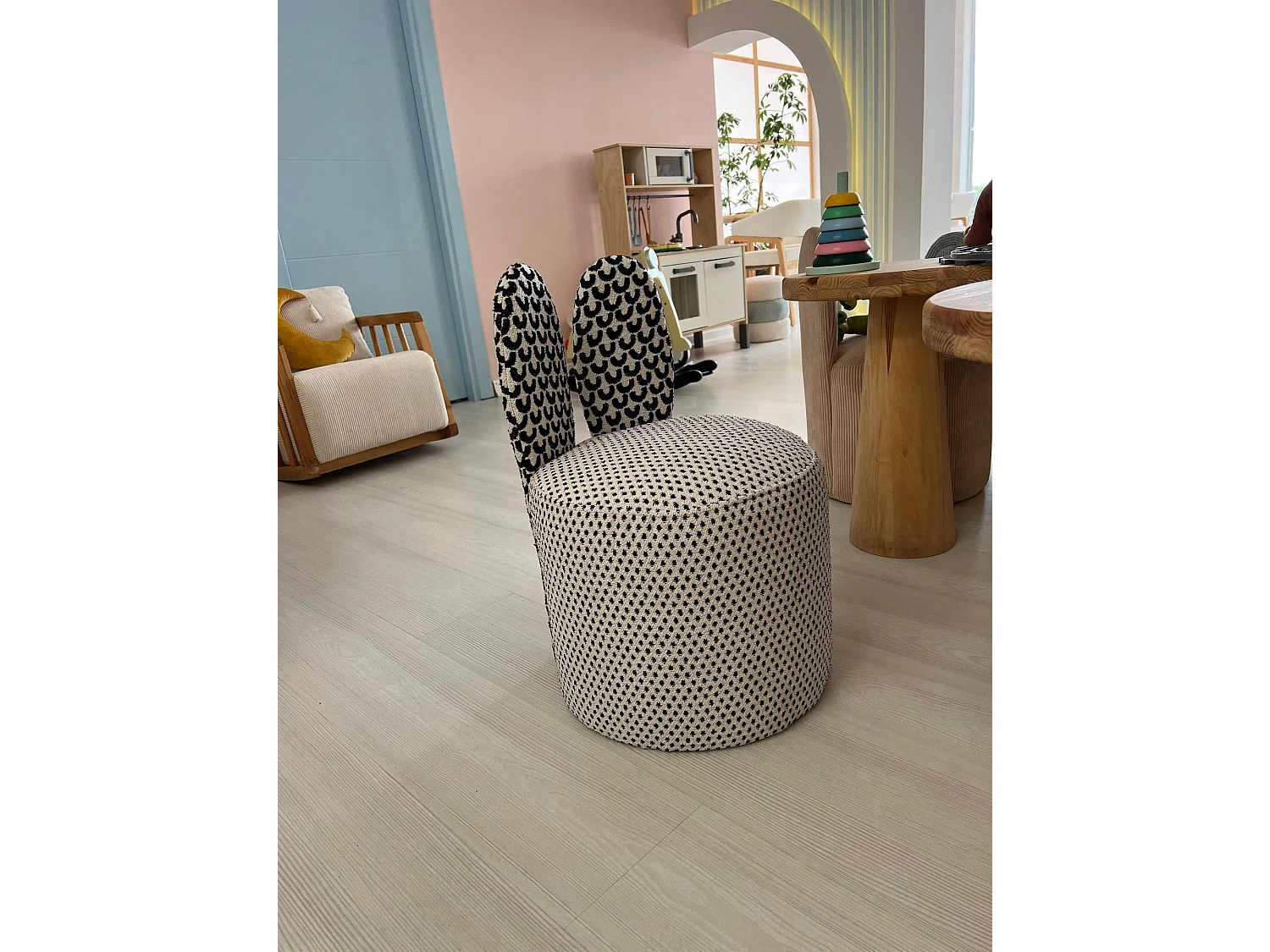Stijlvolle oorfauteuil, zwart-witte stof, 39 x 58 x 39 cm | 100% polyester, schuimvulling, kunststof poten | Perfect voor woonkamers