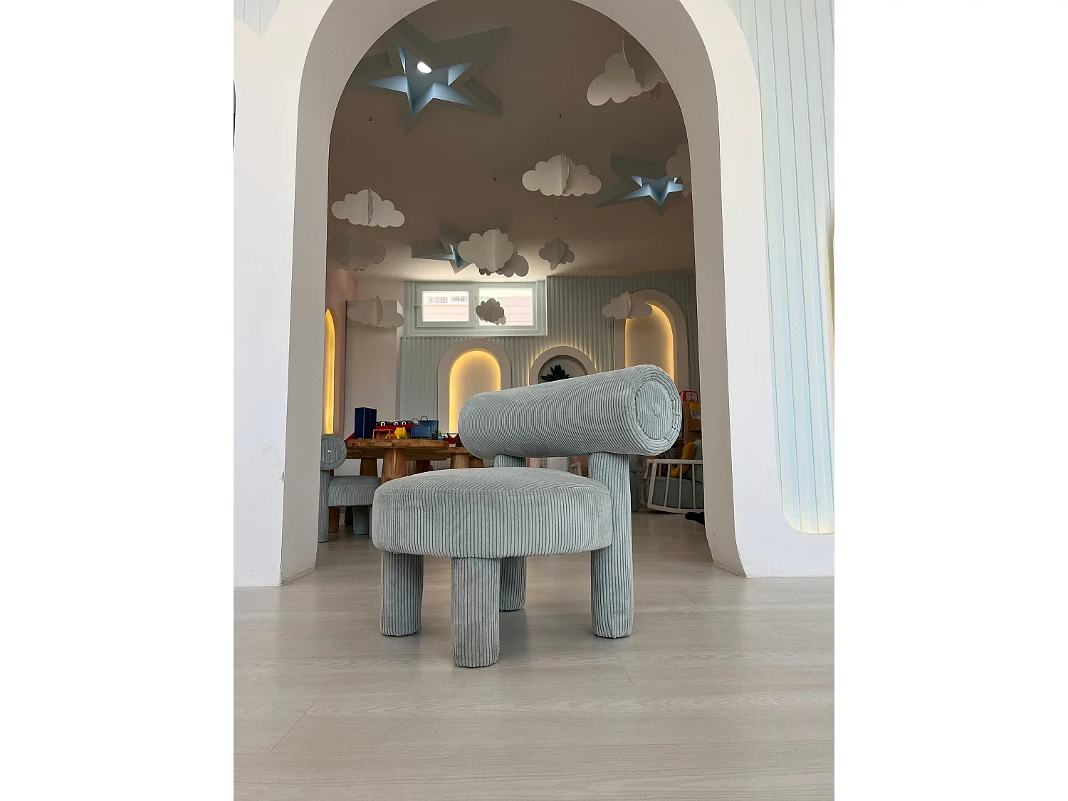 Sillón elegante, azul, 39 x 58 x 39 cm | Estructura 100 % madera de carpa, tejido 100 % poliéster | Diseño cómodo para salón y oficina