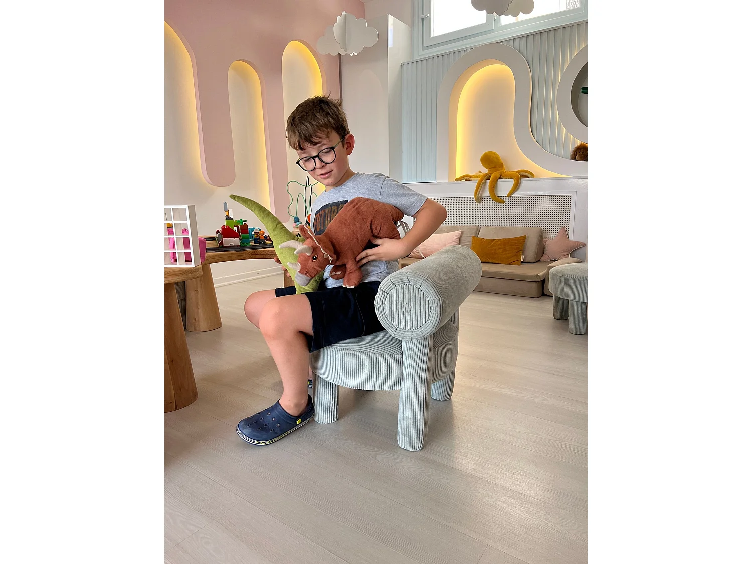 Sillón elegante, azul, 39 x 58 x 39 cm | Estructura 100 % madera de carpa, tejido 100 % poliéster | Diseño cómodo para salón y oficina