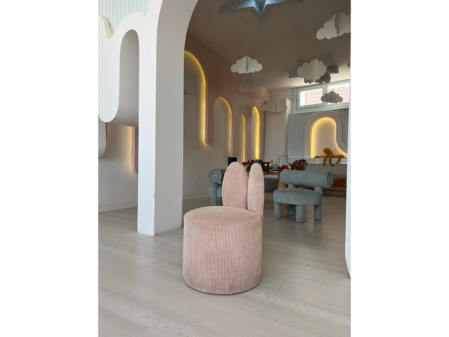 Puf Altadena 578, Rosa, 58cm, Diámetro: 39, Tapiz, Patas: Plástico, Muebles ya montados