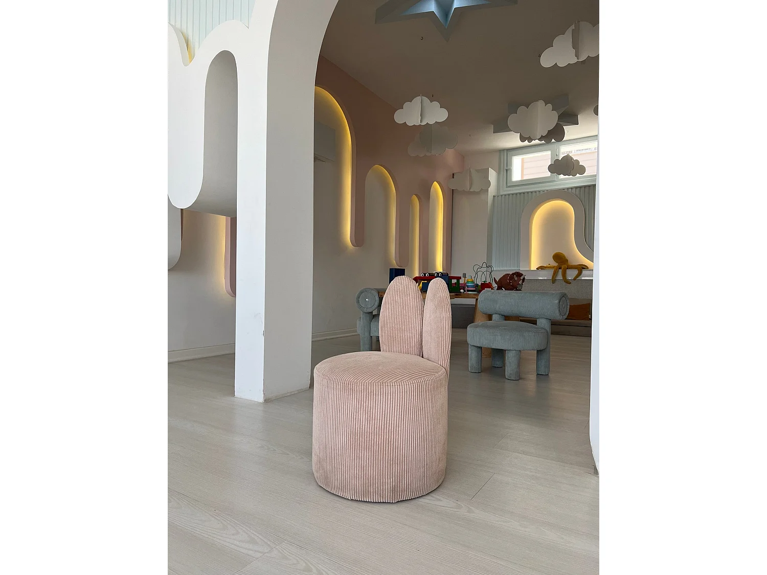 Puf Altadena 578, Rosa, 58cm, Diámetro: 39, Tapiz, Patas: Plástico, Muebles ya montados