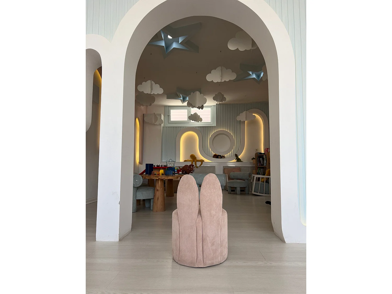 Eleganter Ohrensessel, rosa Stoff, 39 x 58 x 39 cm | 100 % Polyester, Schaumstoffpolsterung, Kunststoffbeine | Perfekt für Wohn- und Schlafz