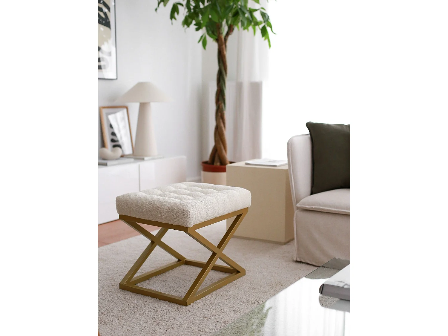 Pufe de Peluche Altin Capraz em Creme - Conforto e Estilo para Sua Casa