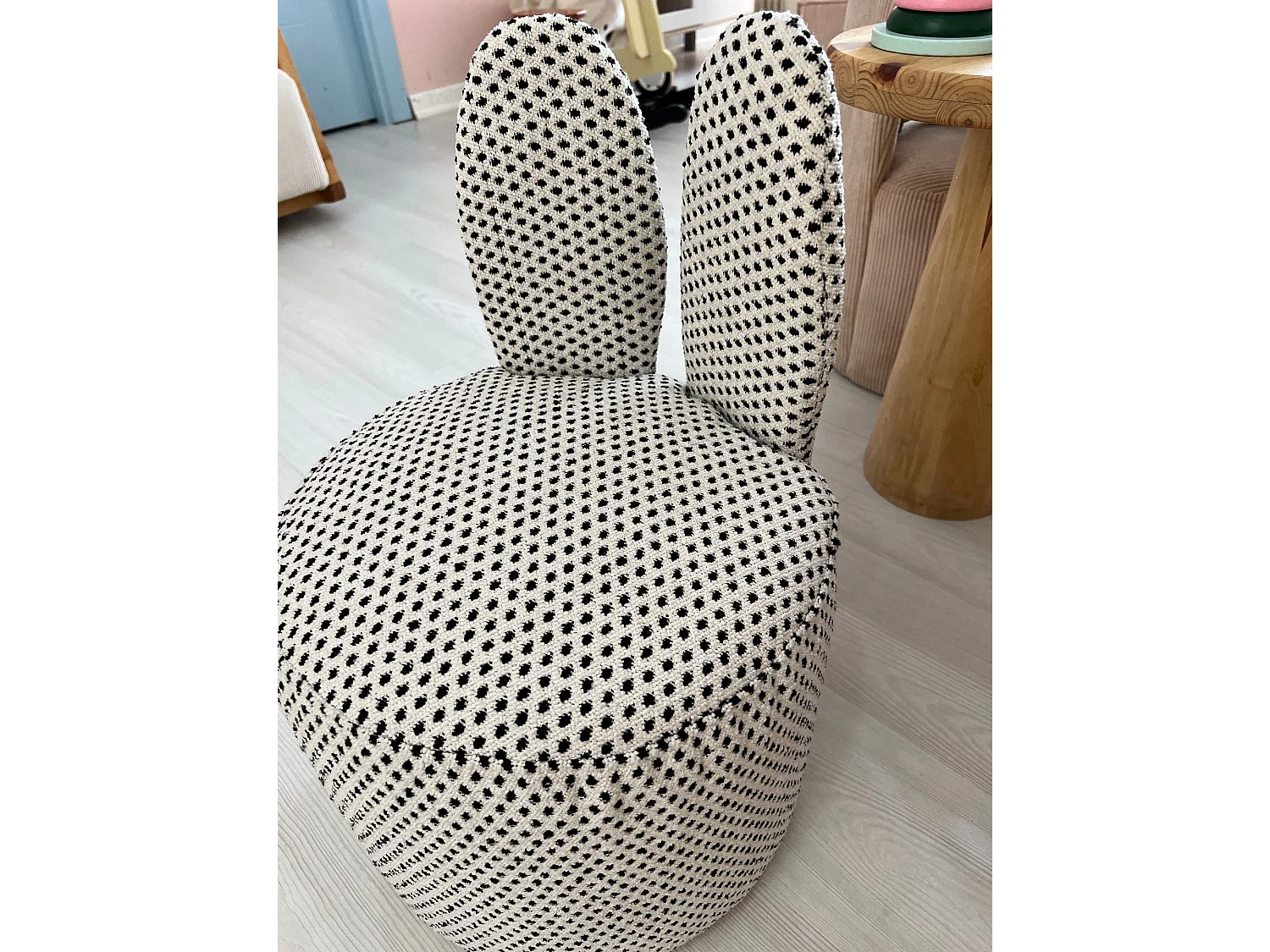 Puf Altadena 578, De color marrón claro, 58cm, Diámetro: 39, Tapiz, Patas: Plástico