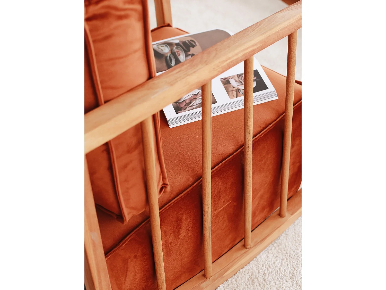 Fotel Cinnamon Wing, rama w 100% drewniana, tkanina Babyface, 65 x 80 x 71 cm | Wygodne siedzisko o głębokości 56 cm | Idealny do małych przestrzeni