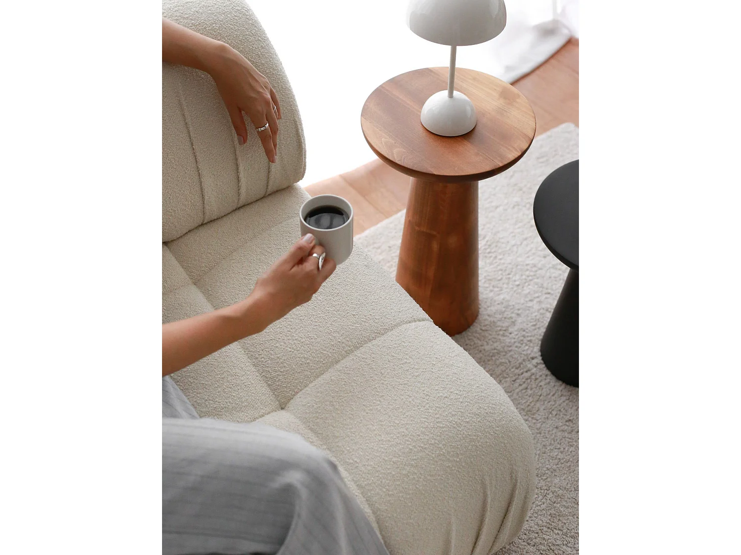 Eleganter Sessel, Weiß, 89 x 74 x 89 cm | Gestell aus 100 % Weißbuchenholz, Bezug aus 100 % Plüsch | Bequeme Sitzgelegenheit für Wohnzimmer