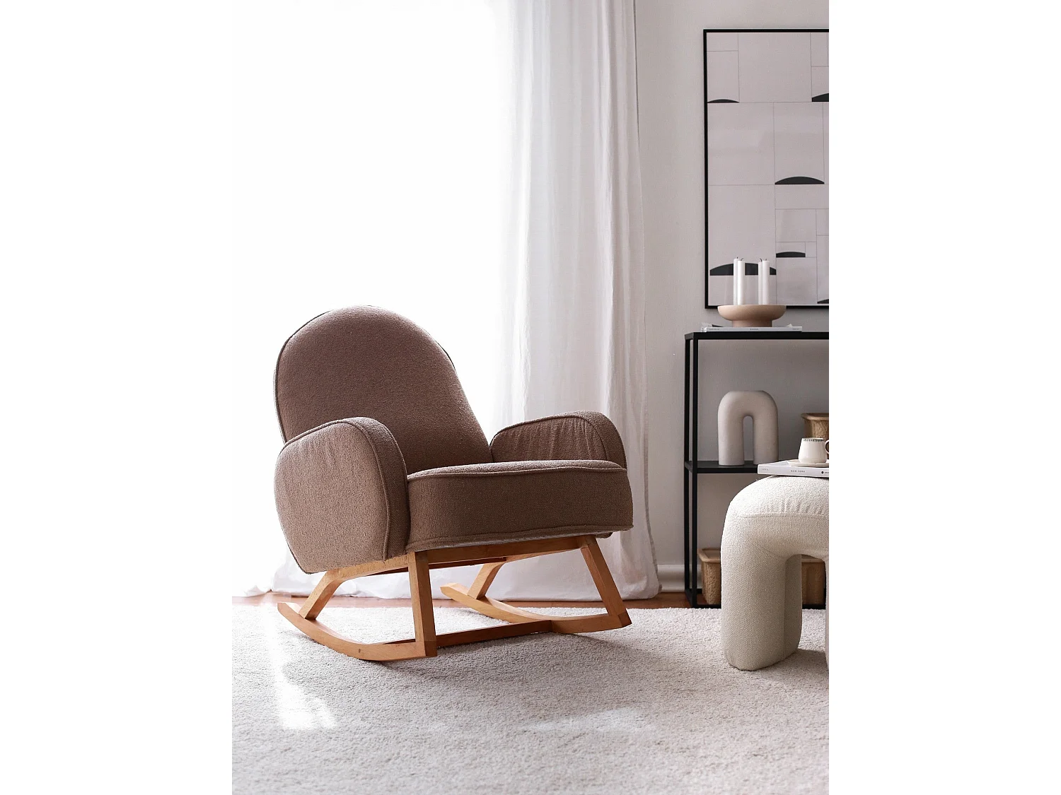 Fauteuil à bascule rembourré, avec accoudoirs Anton Tissu bouclette Marron et Bois massif Naturel