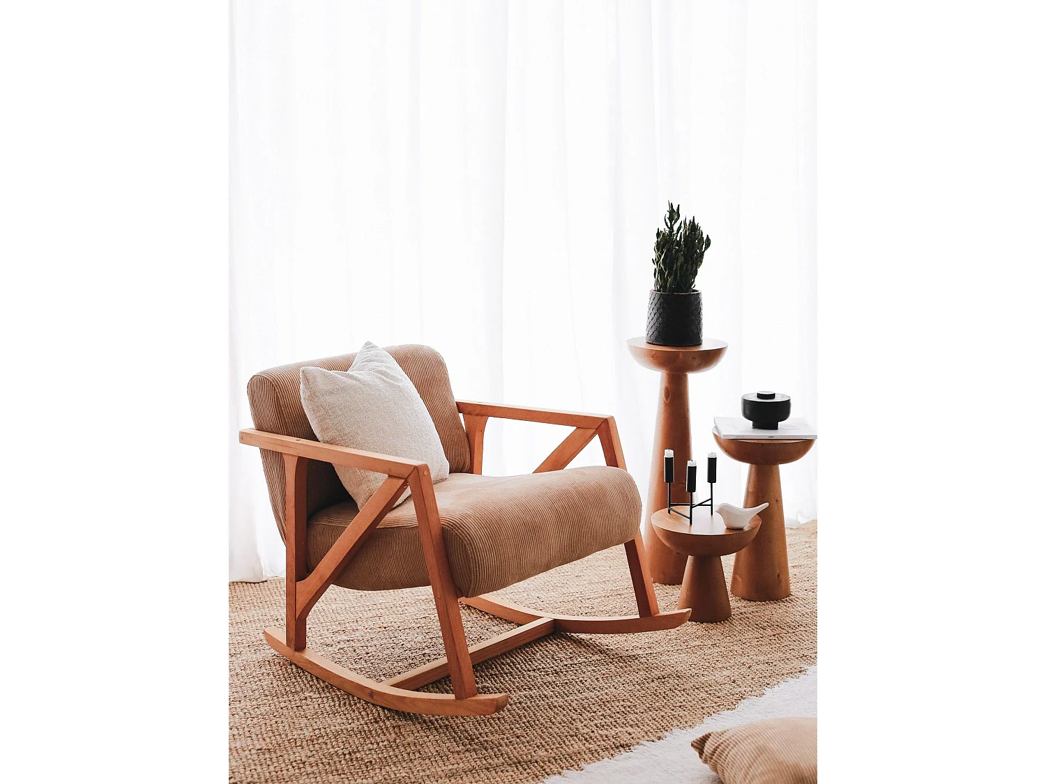 Eleganter Samtsessel, Kamelfarbe, 85 x 75 x 67 cm | 100 % Samtstoff, Holzbeine, elegant und bequem für Wohnzimmer und Büro