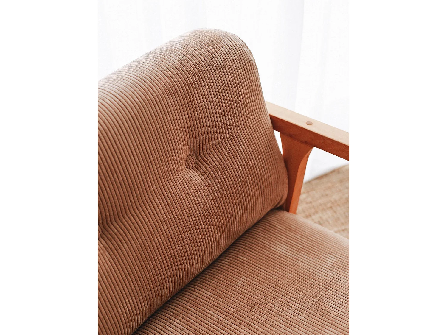 Eleganter Samtsessel, Kamelfarbe, 85 x 75 x 67 cm | 100 % Samtstoff, Holzbeine, elegant und bequem für Wohnzimmer und Büro