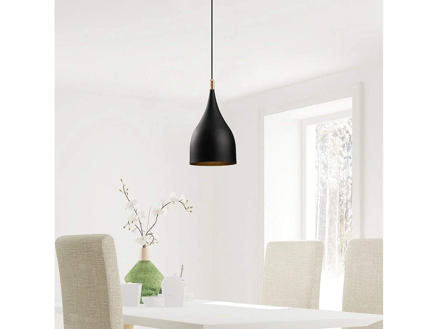 Candeeiro Preto e Dourado Ajustável - Elegância e Estilo Moderno