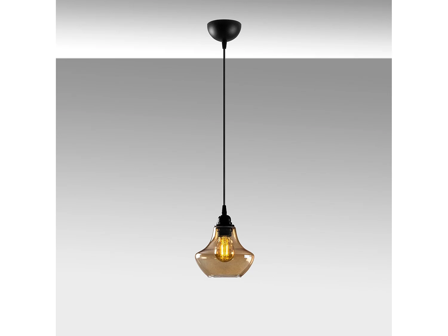 Candeeiro Elegante Dourado e Preto - Design Nostálgico e Minimalista