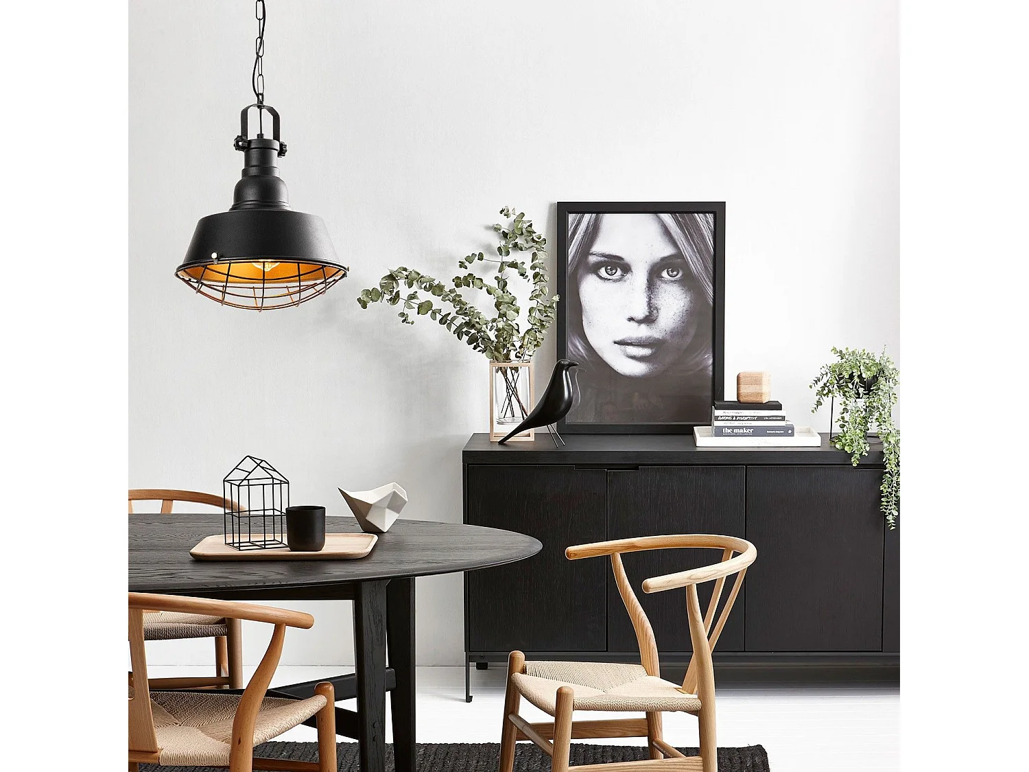 Candeeiro Metálico Elegante e Ajustável - Saúde e Estilo em Cada Espaço