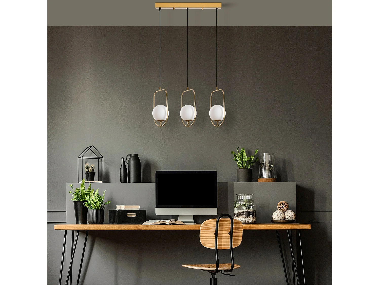 Candeeiro Elegante em Dourado - Sofisticação para o Seu Espaço