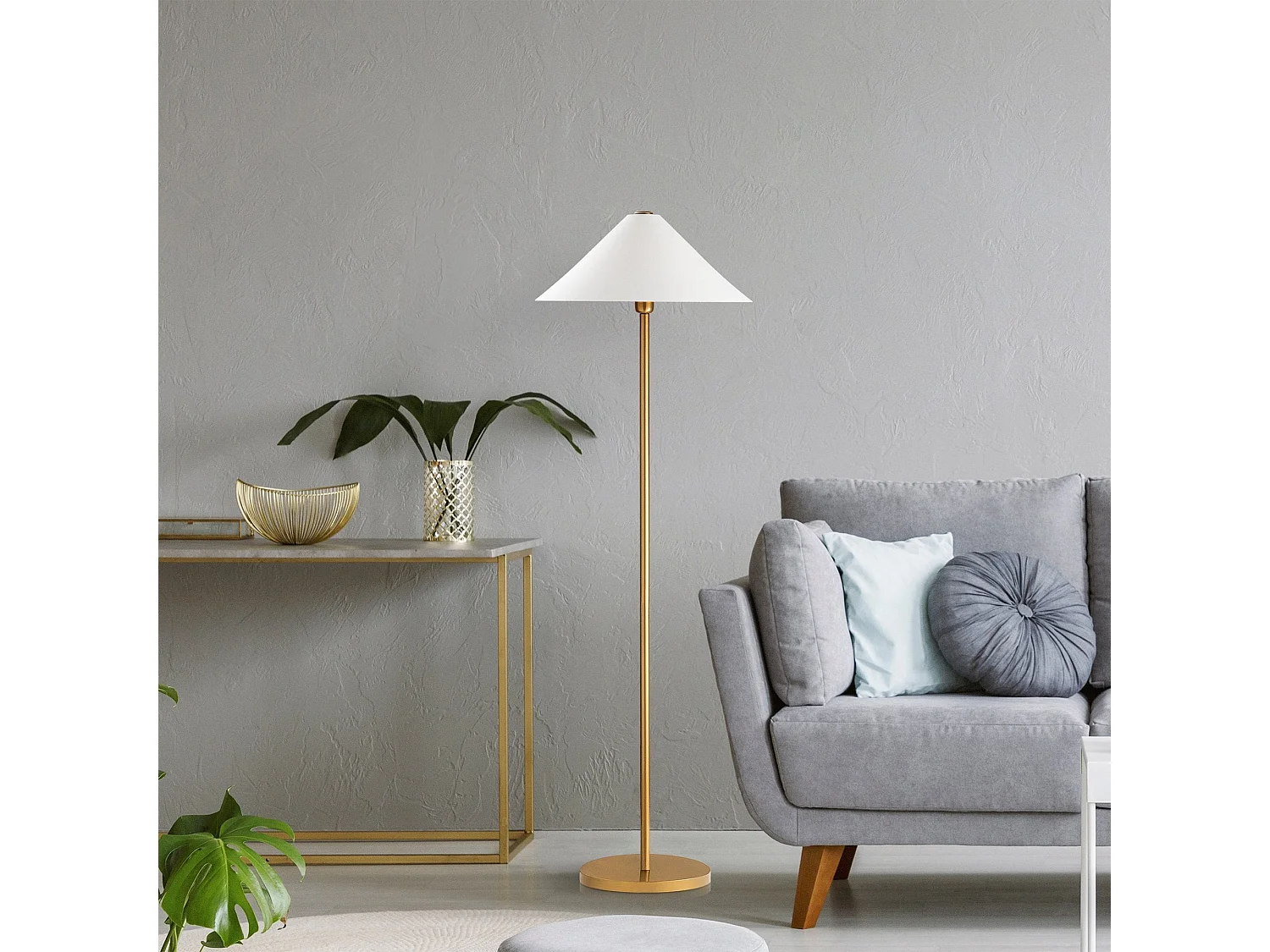 Candeeiro de Pé Elegante em Dourado - Sofisticação e Estilo para o Seu Espaço