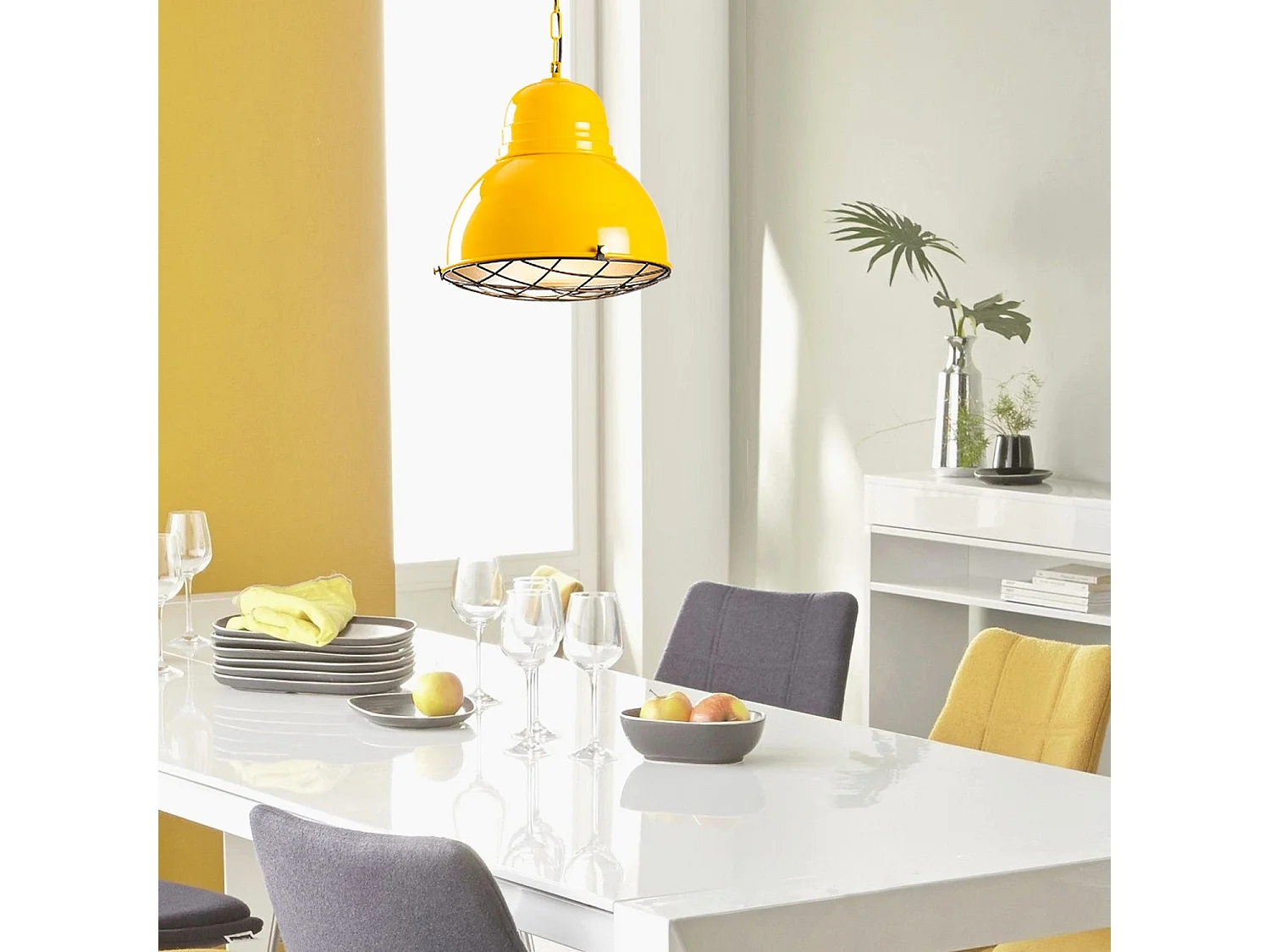 Candelabro Amarelo e Dourado - Elegância e Sofisticação para Seu Espaço