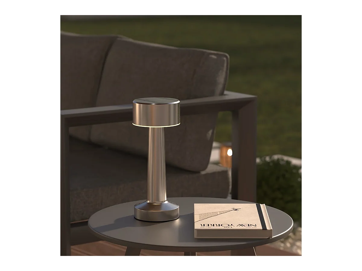 Lámpara exterior de acero recargable