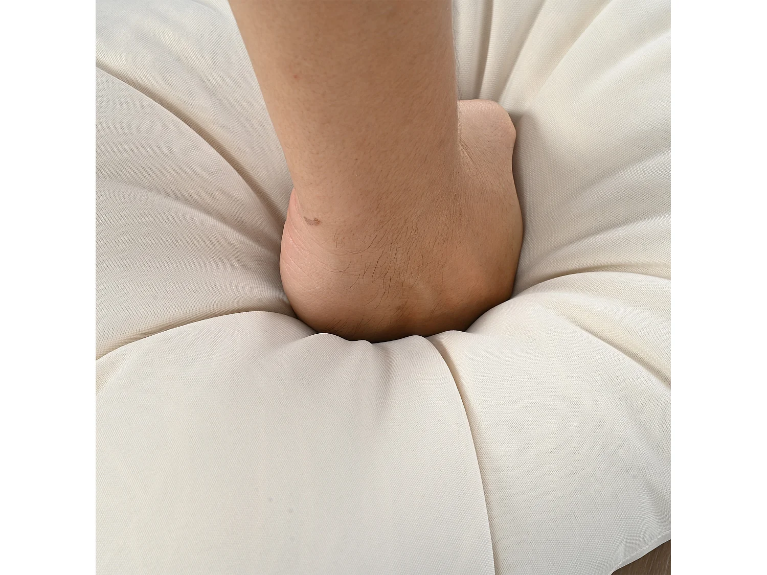 Möbelensemble für den Garten - geliefert mit 1 Esstisch - 2 Stühlen - 2 Hockern - Rattan - natürlich