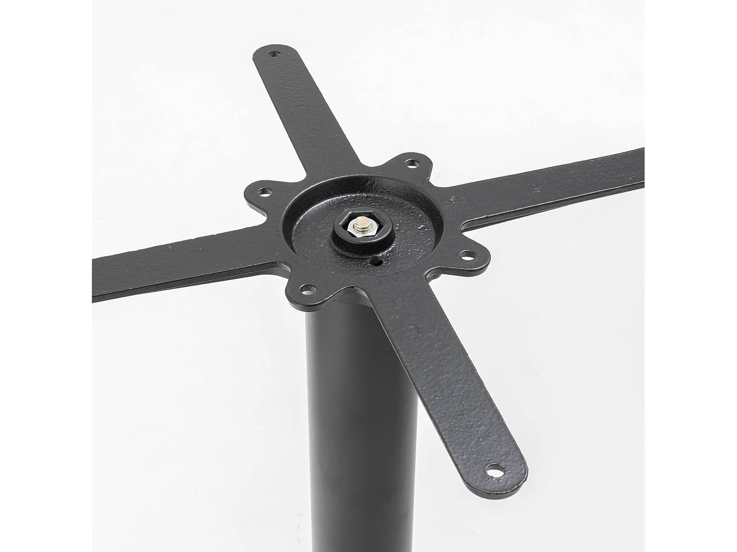 Table haute ronde 60 cm pied noir et revêtement bois foncé