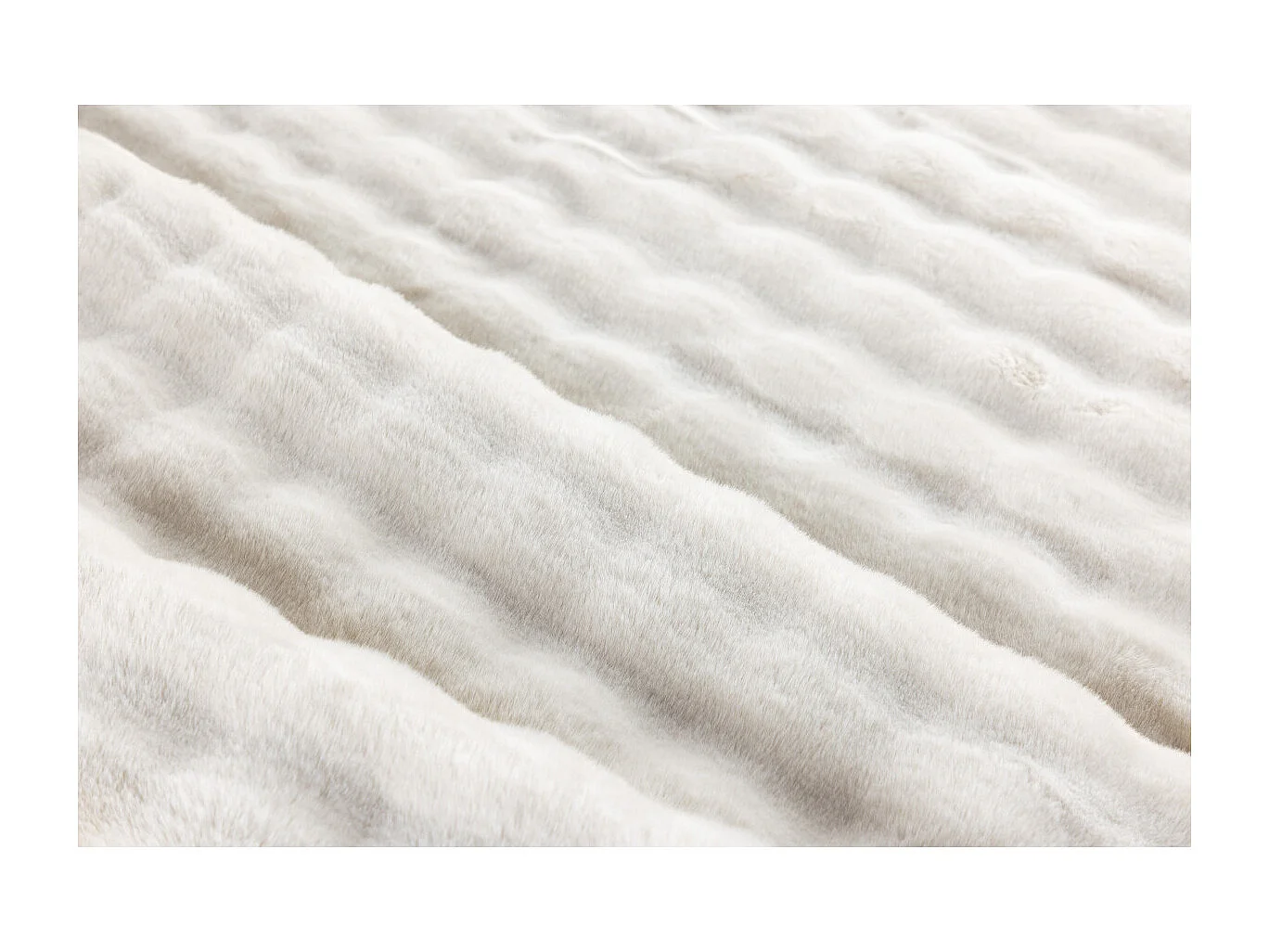 Tapis Imitation Fourrure "Novis" 200x290cm Blanc