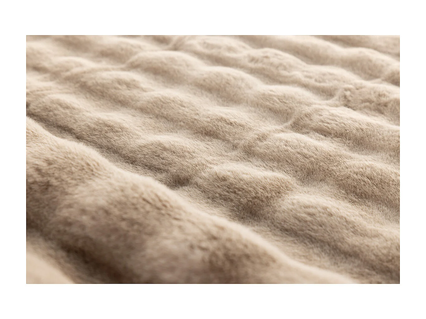 Tapis Imitation Fourrure "Novis" 200x290cm Beige