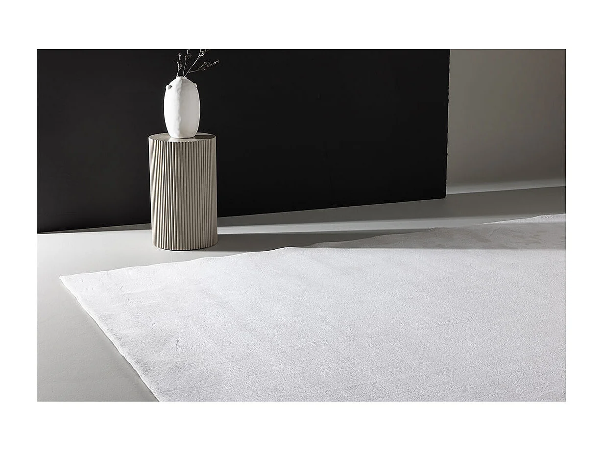 Nixie Teppich 170x240 cm weiß.