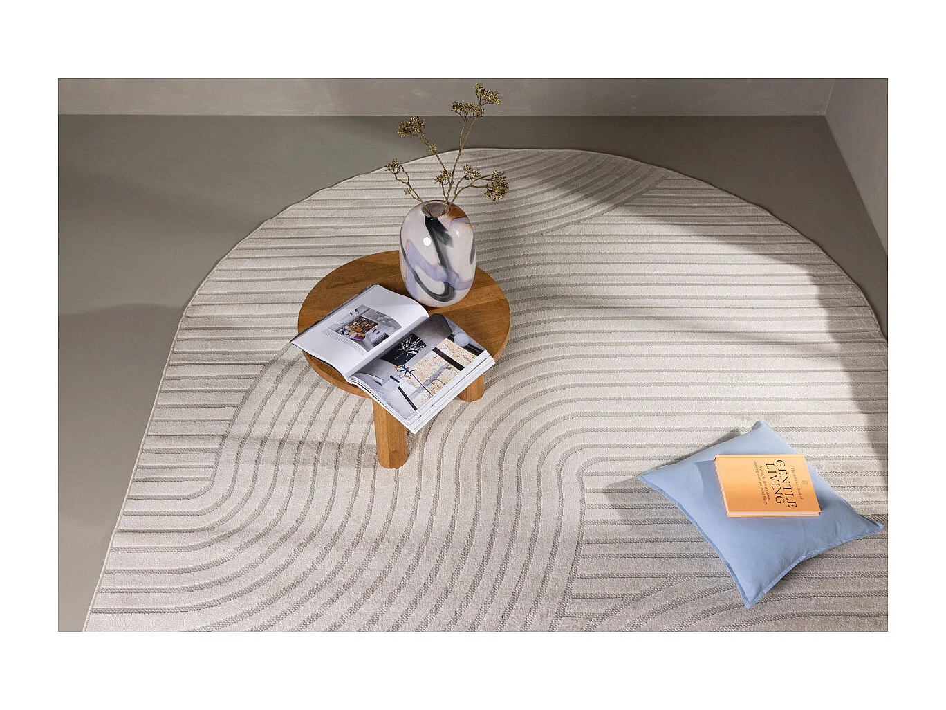 Vince Teppich 240x340 cm weiß.