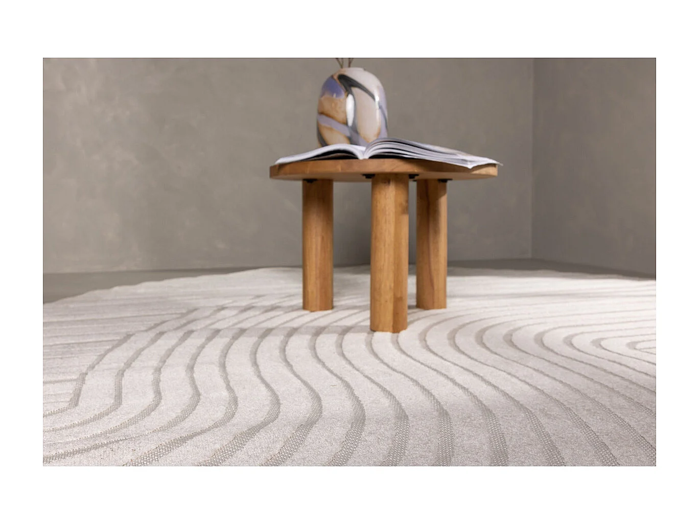 Vince Teppich 240x340 cm weiß.