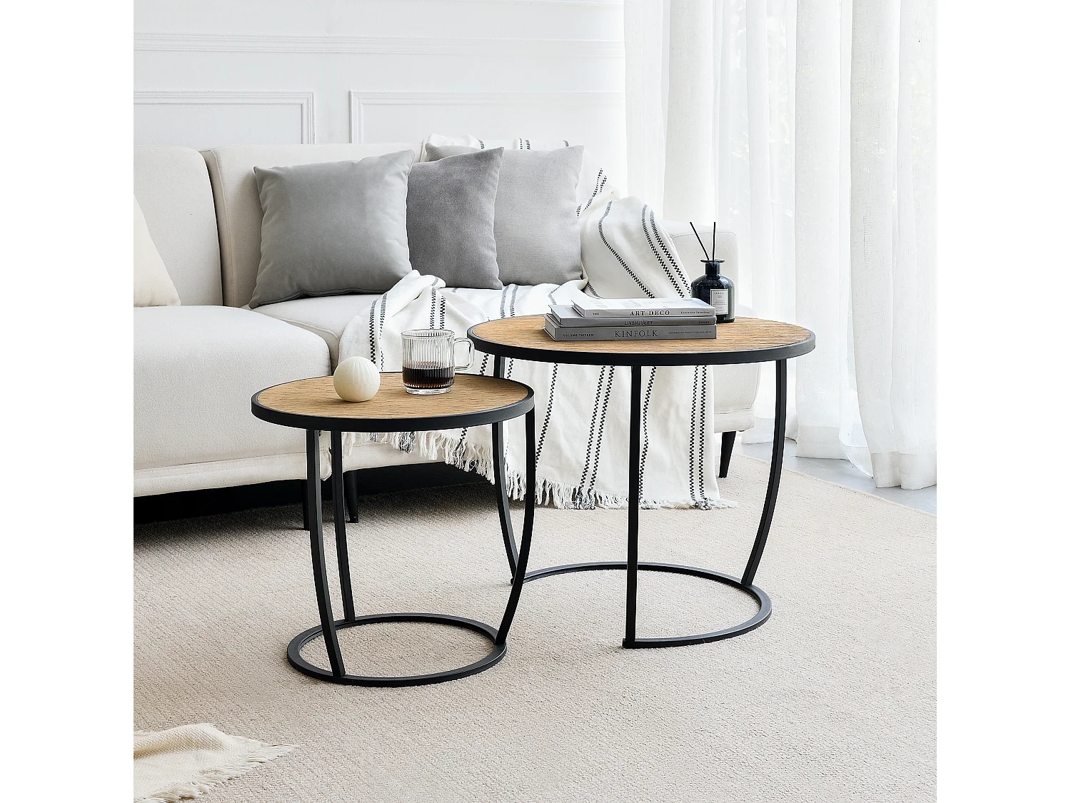 Set de 2 tables basses Neqi gigognes rondes noir effet bois [en.casa]