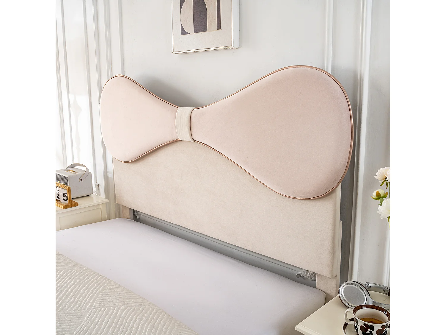 Lit capitonné coffre140x200cm - avec tête de lit en arc - sommier à lattes en métal - cadre de lit avec rangement - velours - beige + rose (matelas non inclus)