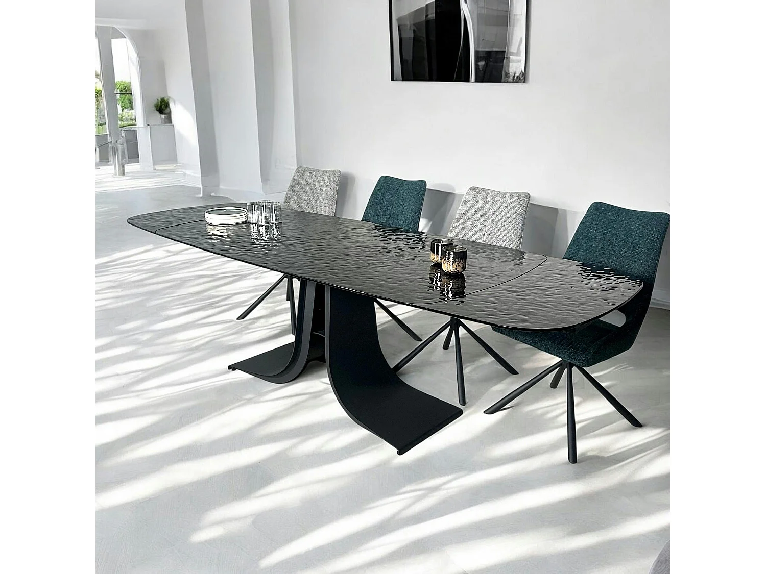 Table en verre ondulé noir extensible 180-260 cm LIGURIE