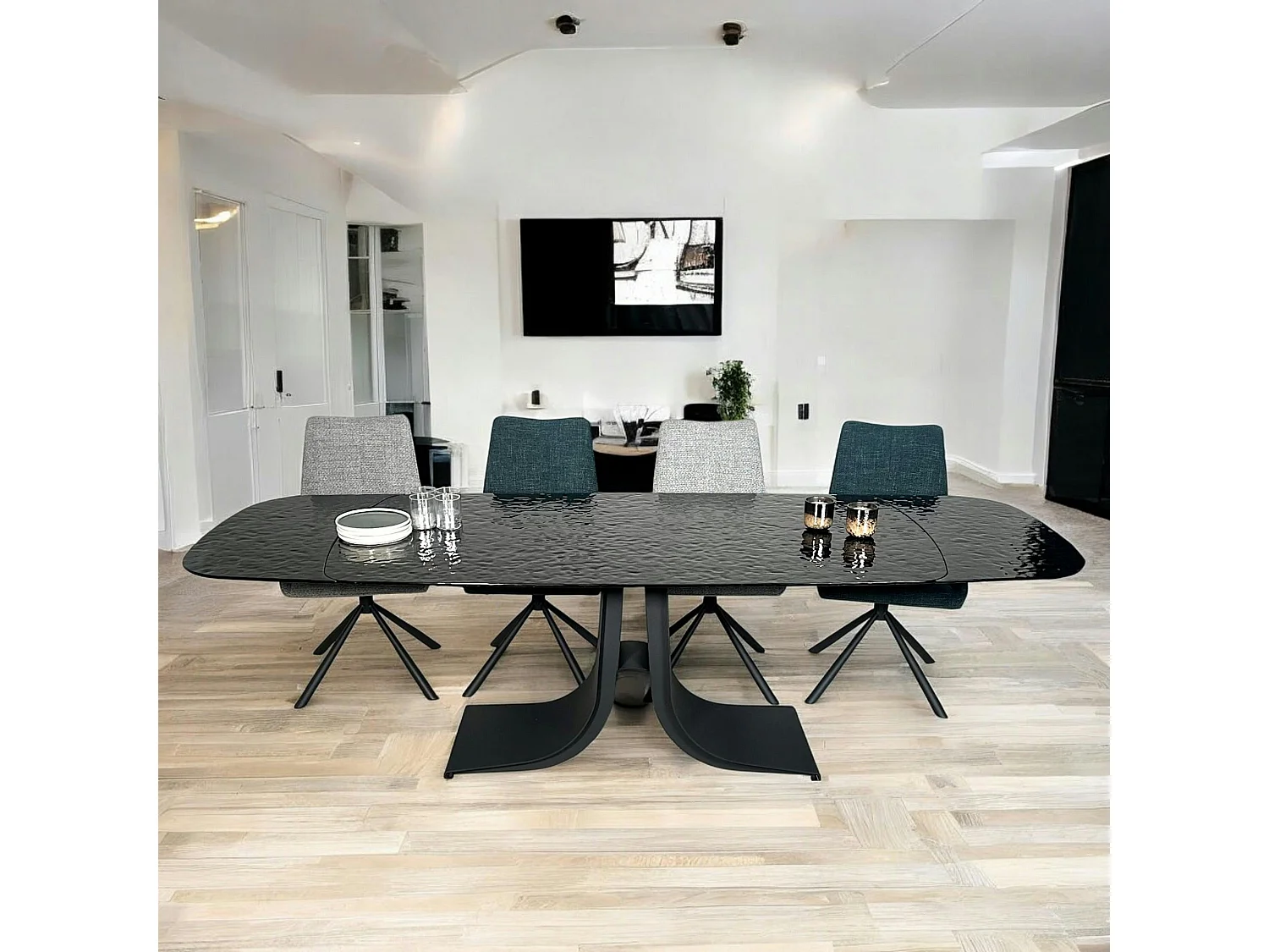 Table en verre ondulé noir extensible 180-260 cm LIGURIE