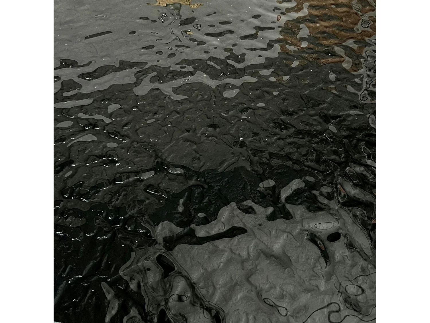 Table en verre ondulé noir extensible 180-260 cm LIGURIE