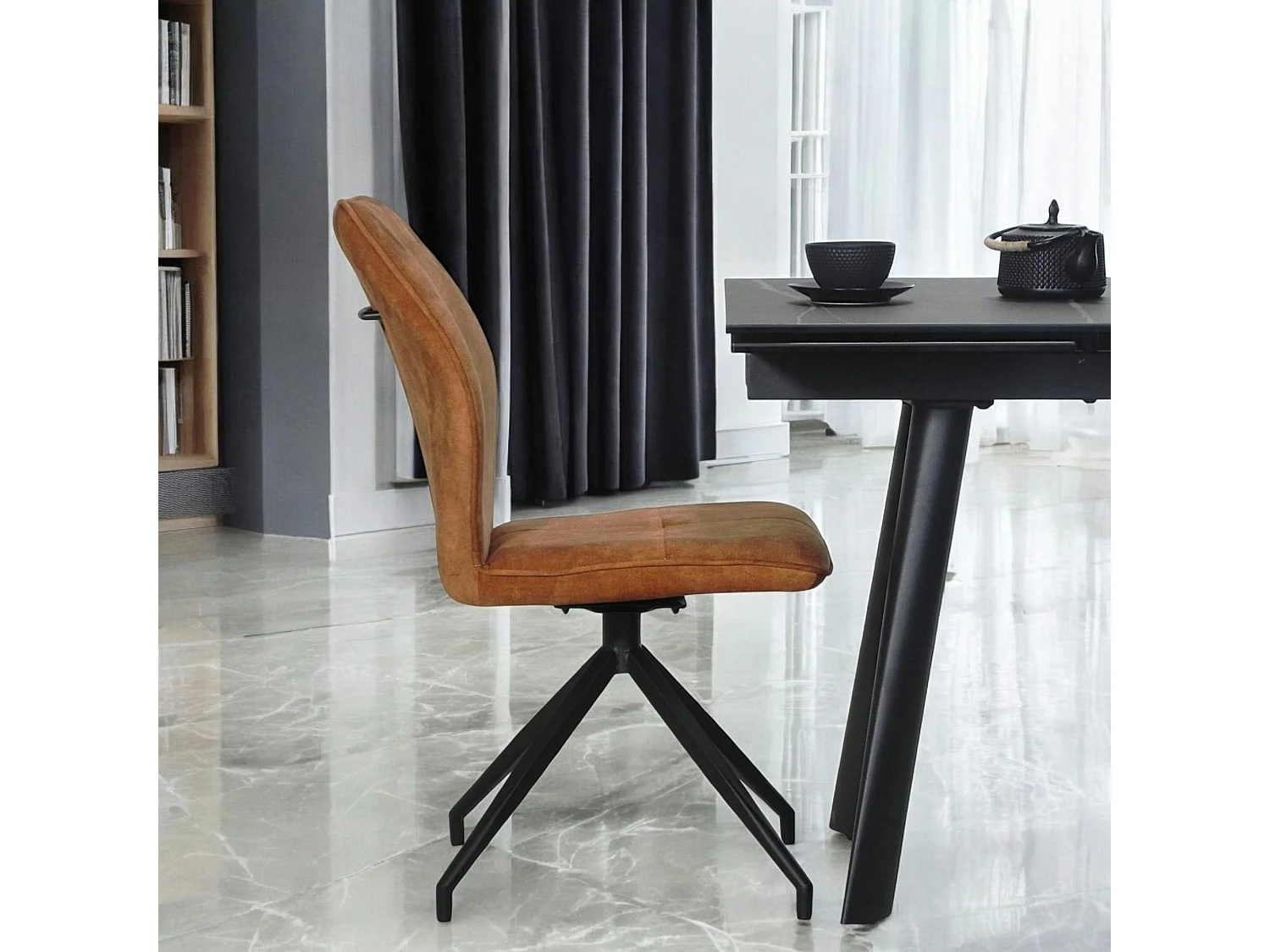 Chaise pivotante moutarde en velours patiné avec poignée (lot de 2) LOMBARDIE