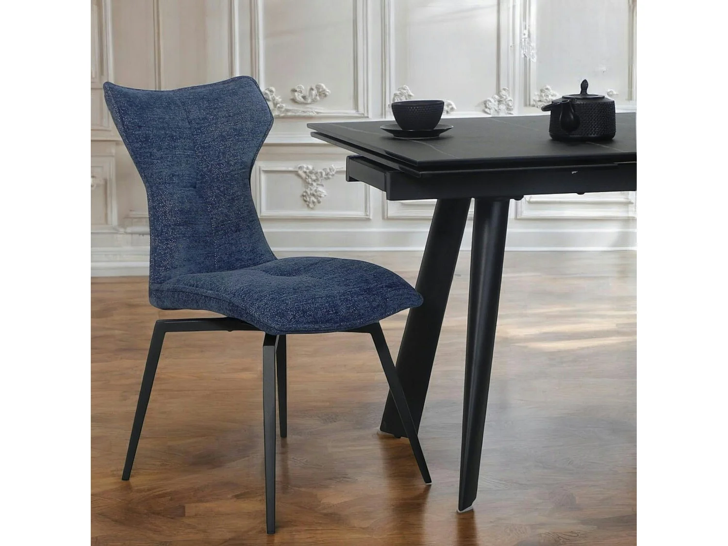 Chaise bleue pivotante en velours avec passepoil (lot de 2) LOMBARDIE