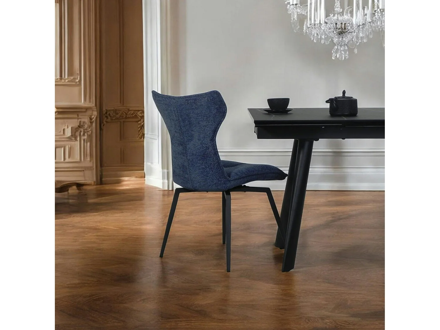 Chaise bleue pivotante en velours avec passepoil (lot de 2) LOMBARDIE