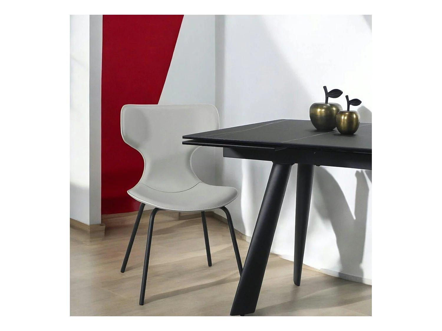 Chaise beige avec dossier en T, revêtement nettoyable (lot de 2) LOMBARDIE