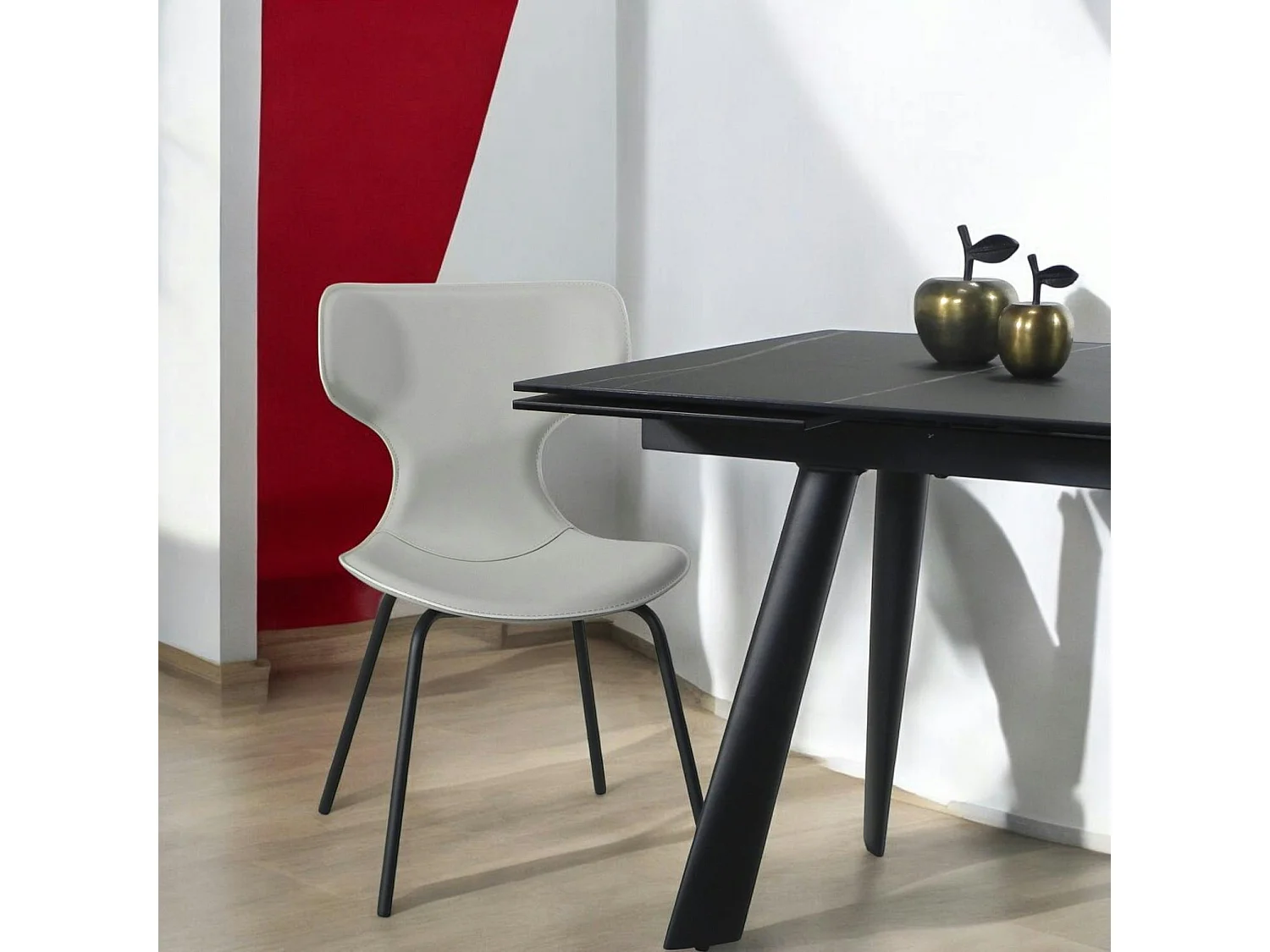 Chaise beige avec dossier en T, revêtement nettoyable (lot de 2) LOMBARDIE