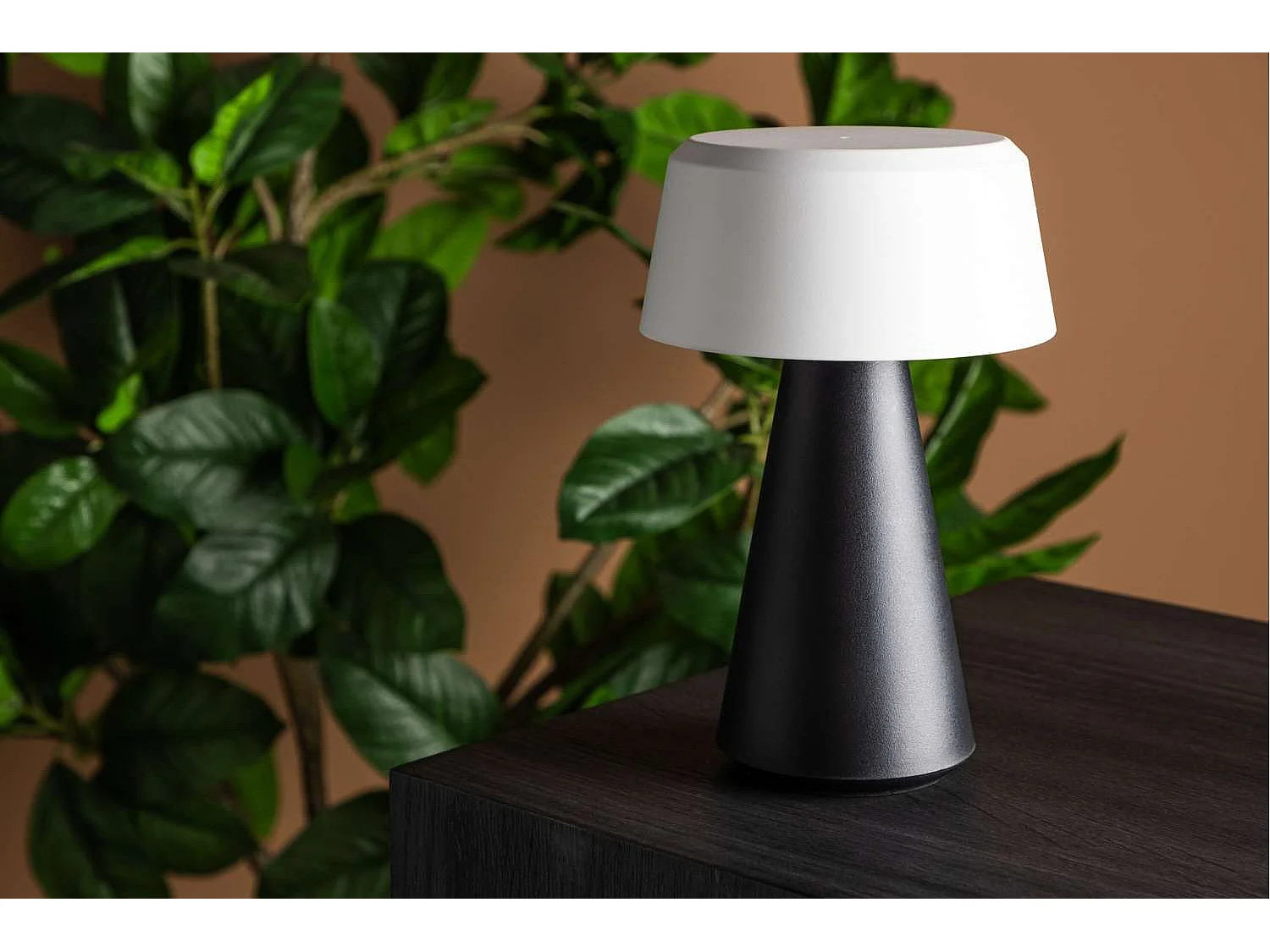 Statford tafellamp voor buiten zwart.