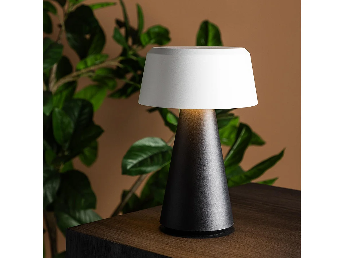 Lampada da tavolo Stadford per esterni, nera.