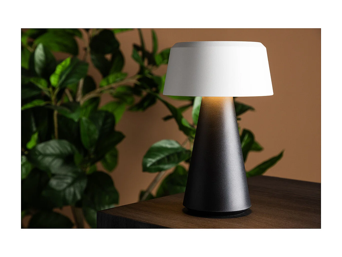 Lampada da tavolo Stadford per esterni, nera.