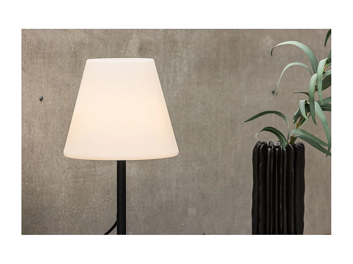 Moris Tischlampe für außen schwarz.
