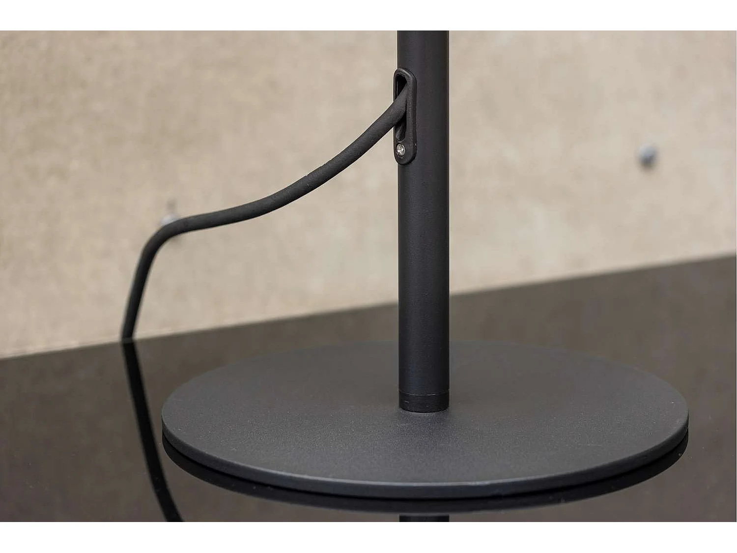 Moris Tischlampe für außen schwarz.