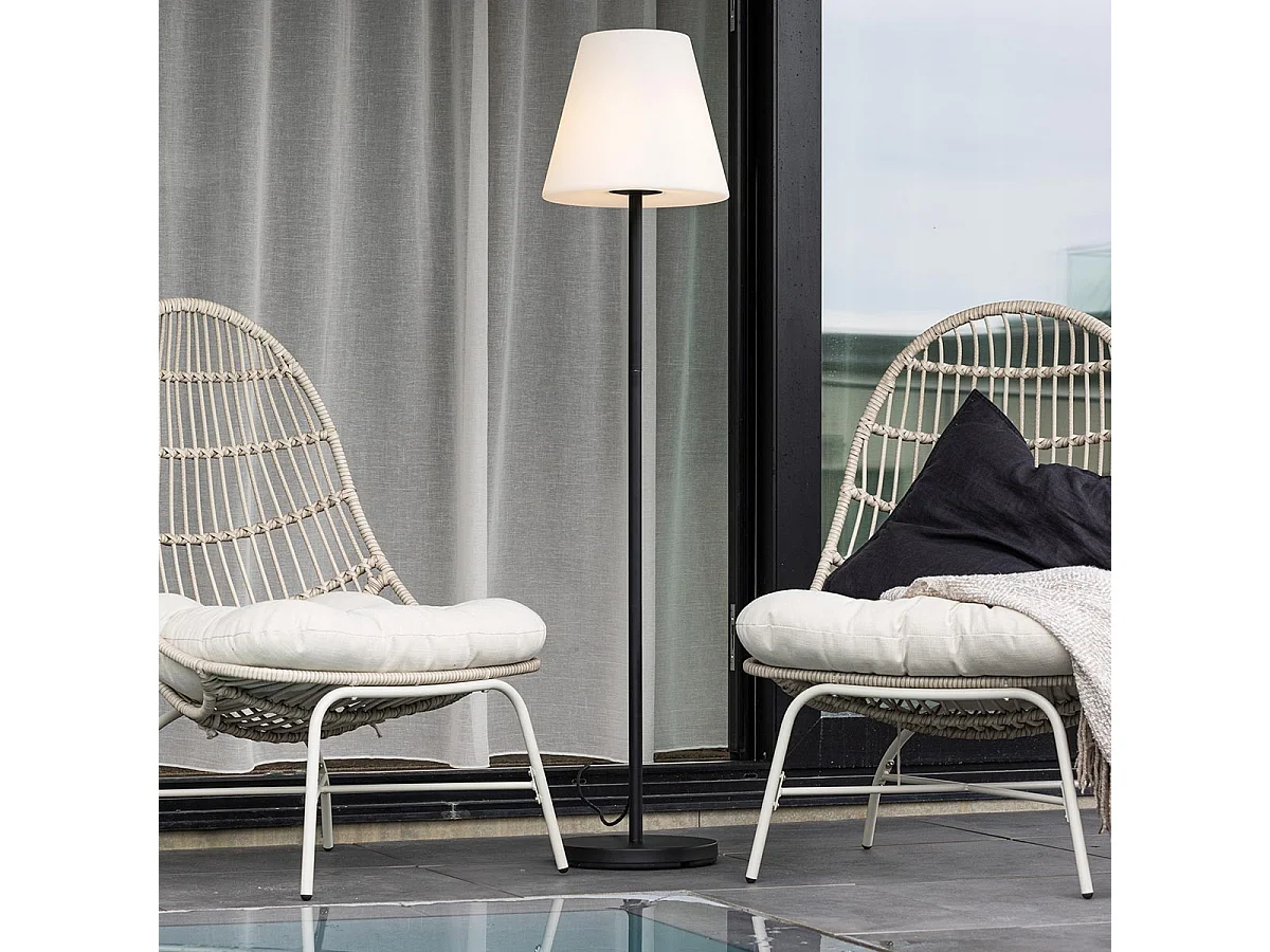 Moris Stehlampe für außen schwarz.