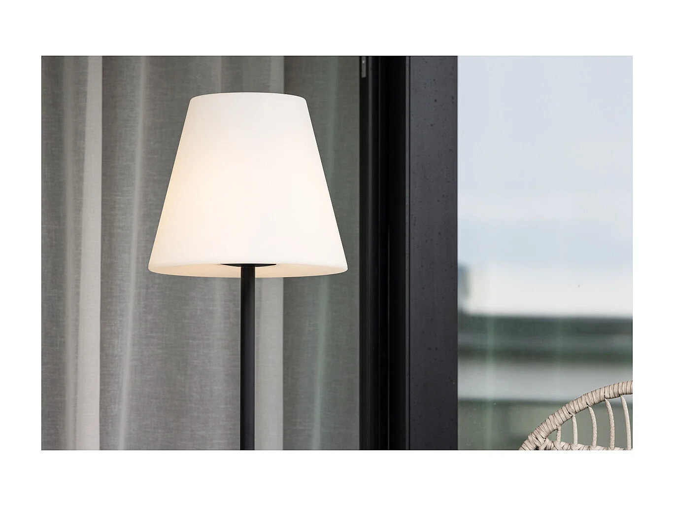 Moris Stehlampe für außen schwarz.